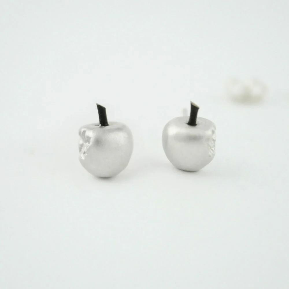 Pendientes de plata Manzana mordida - Vacía La Nevera Pendientes de plata Manzana mordida