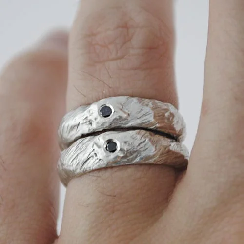 Alianza de plata y diamante negro Lobo blanco - Vacía La Nevera Alianza de plata y diamante negro Lobo blanco