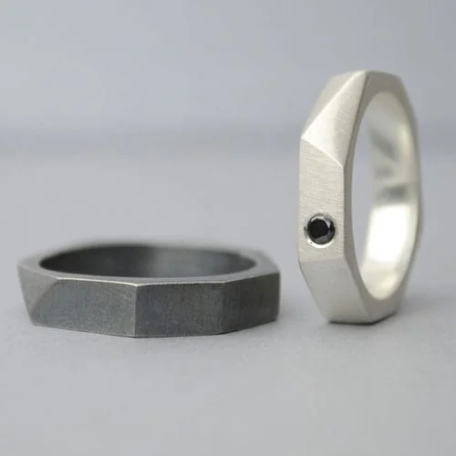 Silver engagement ring with black diamond - Vacía La Nevera Alianza de plata y diamante