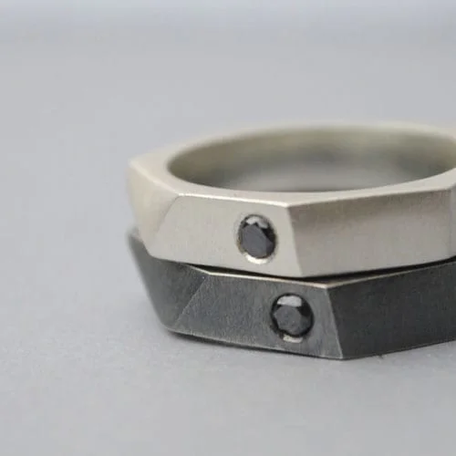 Silver engagement ring with black diamond - Vacía La Nevera Alianza de plata y diamante