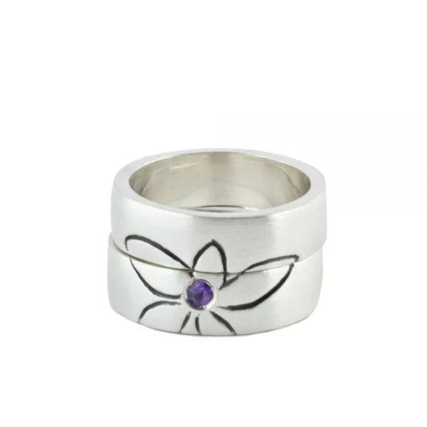 Silver Engagement Ring – Illustration of a Flower and Amethyst - Vacía La Nevera Silver Engagement Ring, Illustration of a Flower and Amethyst