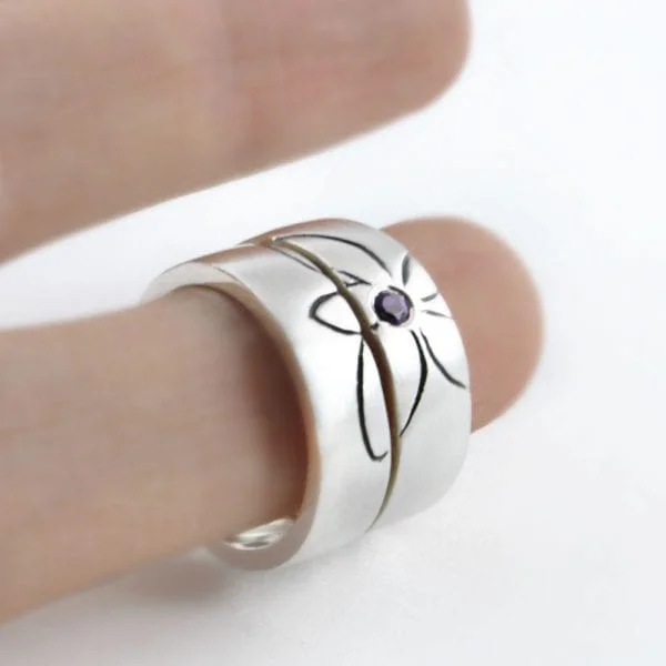 Silver Engagement Ring, Illustration of a Flower and Amethyst - Vacía La Nevera Silver Engagement Ring, Illustration of a Flower and Amethyst