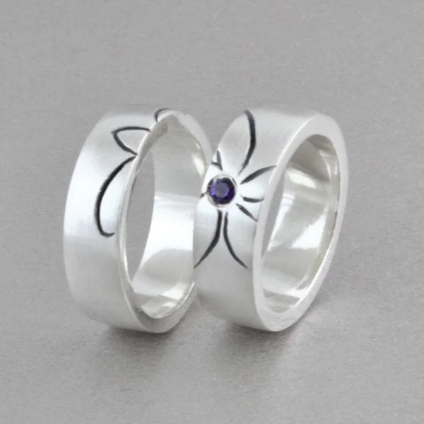 Silver Engagement Ring, Illustration of a Flower and Amethyst - Vacía La Nevera Silver Engagement Ring, Illustration of a Flower and Amethyst