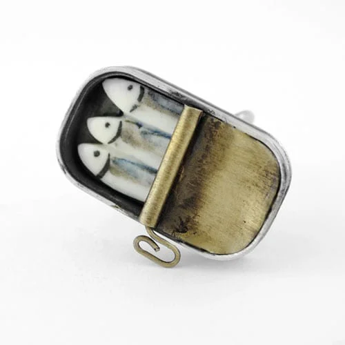anillo de plata y porcelana lata de sardinas - Vacía La Nevera anillo de plata y porcelana lata de sardinas