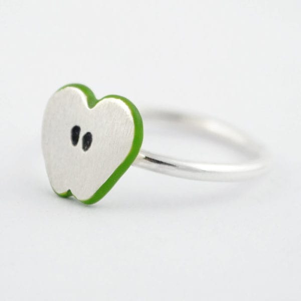 Anillo de plata corazón de manzana verde