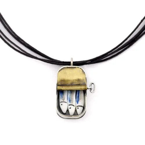 Collar de plata y porcelana lata de sardinas