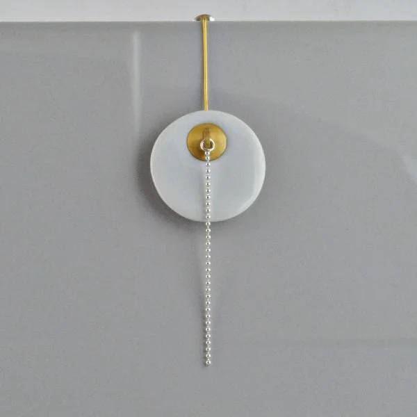 Pendiente Largo con Porcelana – Fragmento de Beñera con Tapón - Vacía La Nevera Pendiente Largo con Porcelana – Fragmento de Beñera con Tapón