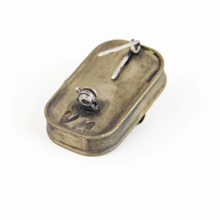 Broche de latón y porcelana Lata de Sardinas - Vacía La Nevera Broche de latón y porcelana Lata de Sardinas
