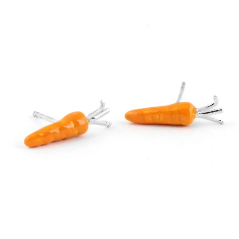 pendientes de plata mini zanahorias. Vacia la nevera