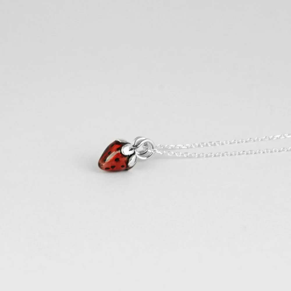 Gargantilla de plata fresa roja