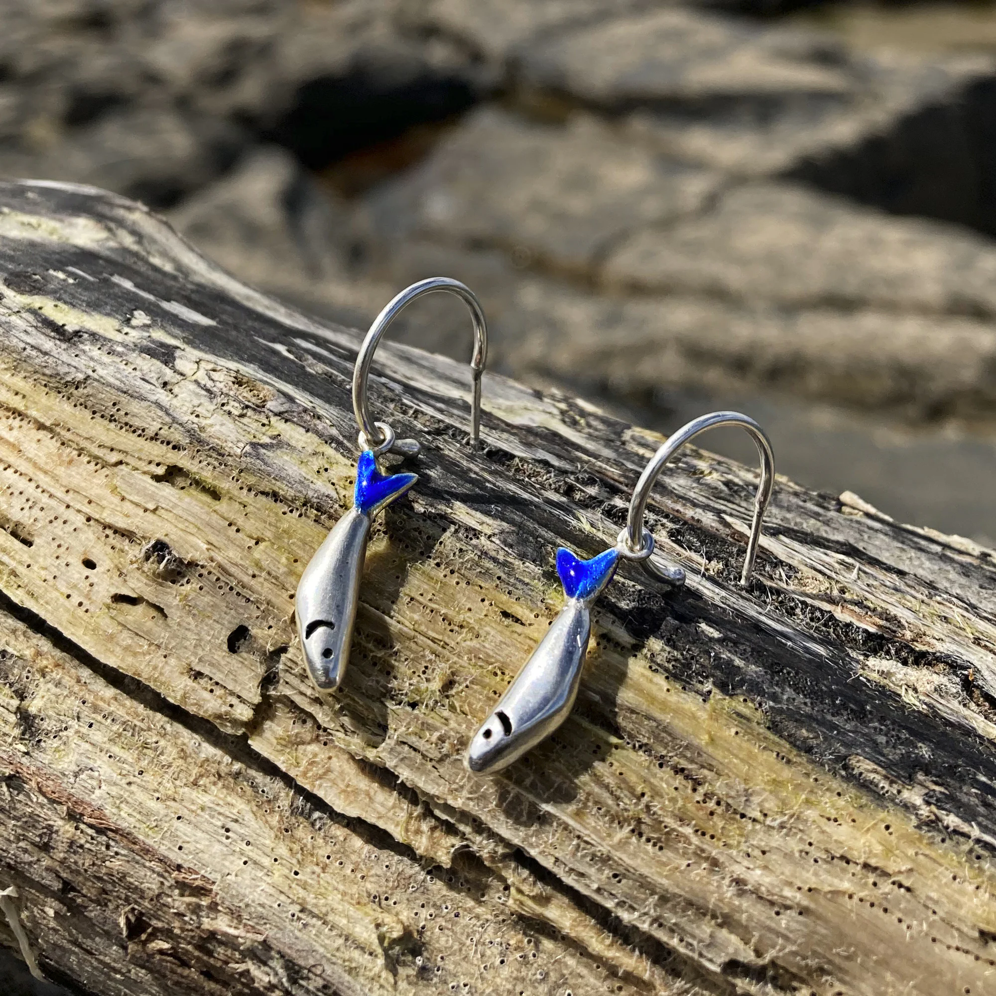 Pendientes de aros en plata con sardinas