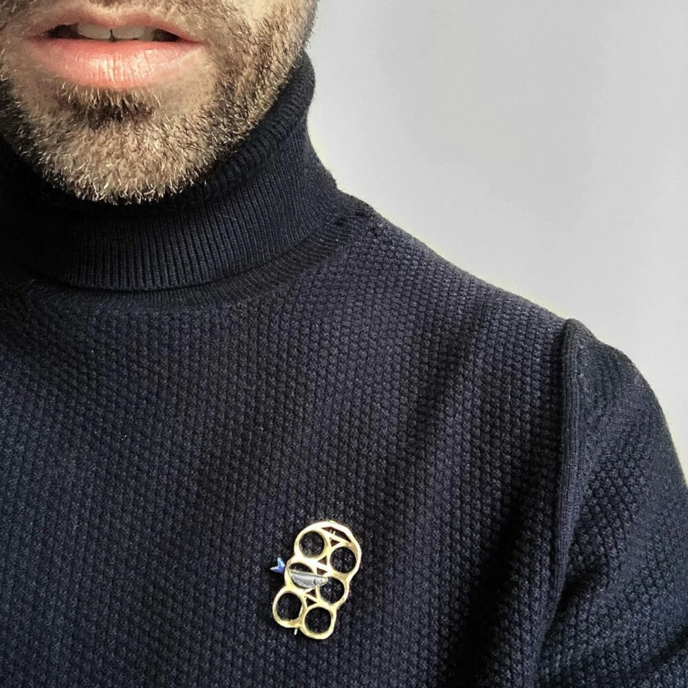 Broche de latón y plata