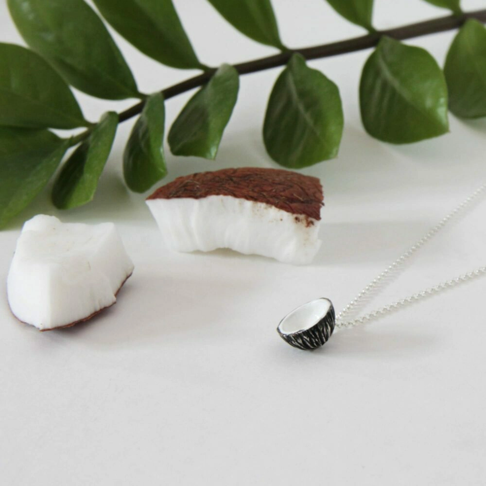 Silver choker Coconut