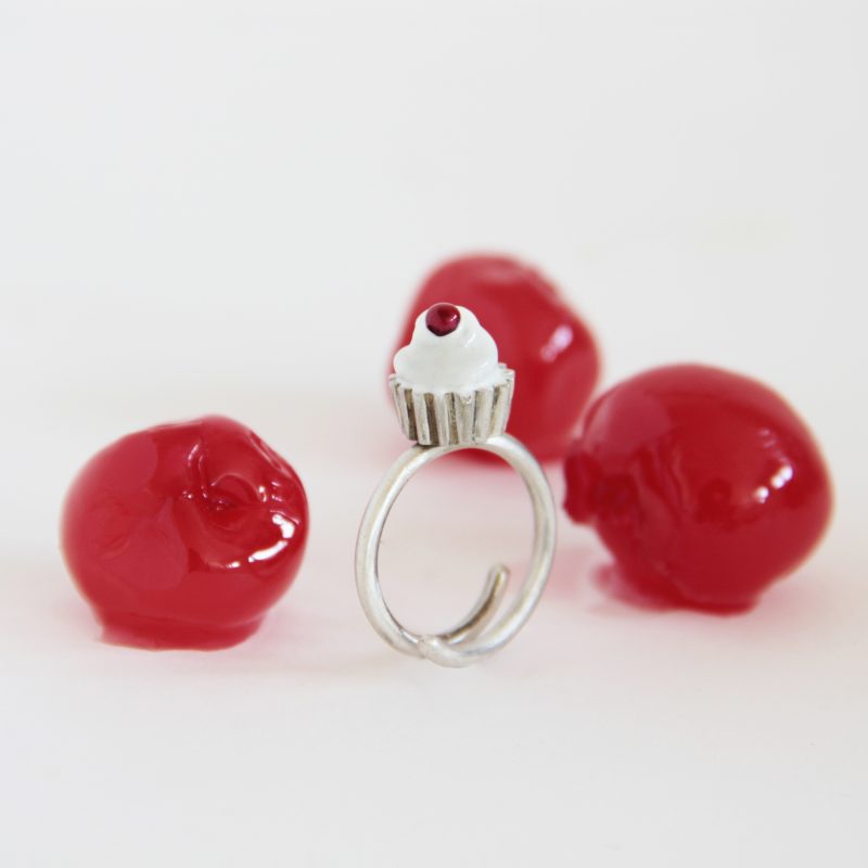 Anillo de plata Cupcake Guinda - Vacía la Nevera
