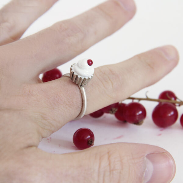 Silver ring Cupcake cherry
