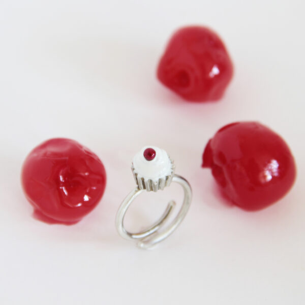 Silver ring Cupcake cherry