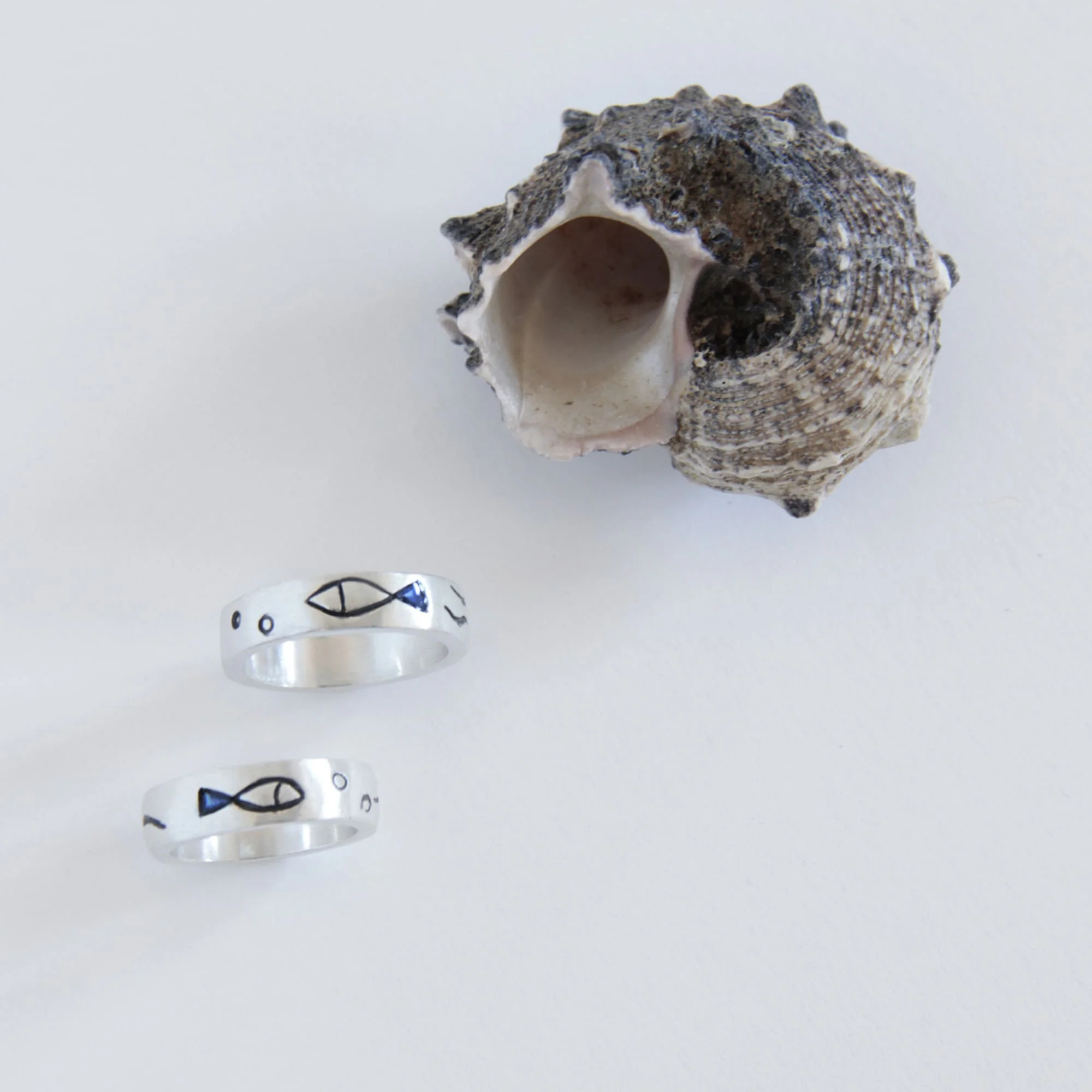 Alianza de plata Sardina Azul. Anillos de boda de Vacía la Nevera