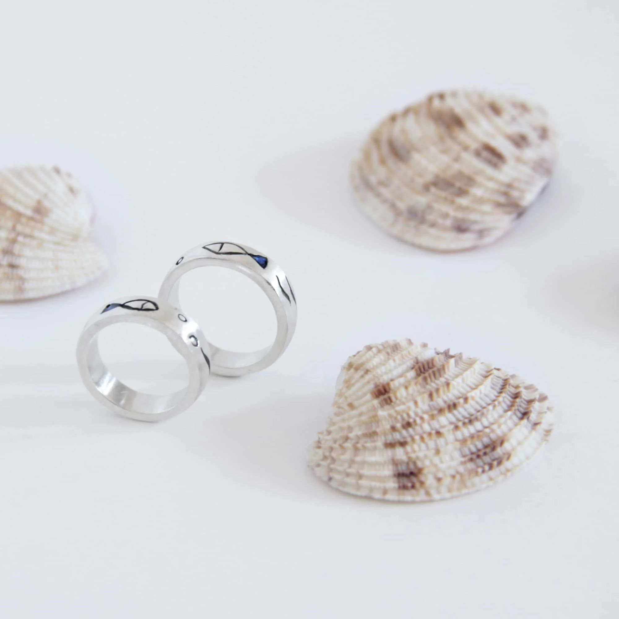 Alianza de plata Sardina Azul. Anillos de boda de Vacía la Nevera