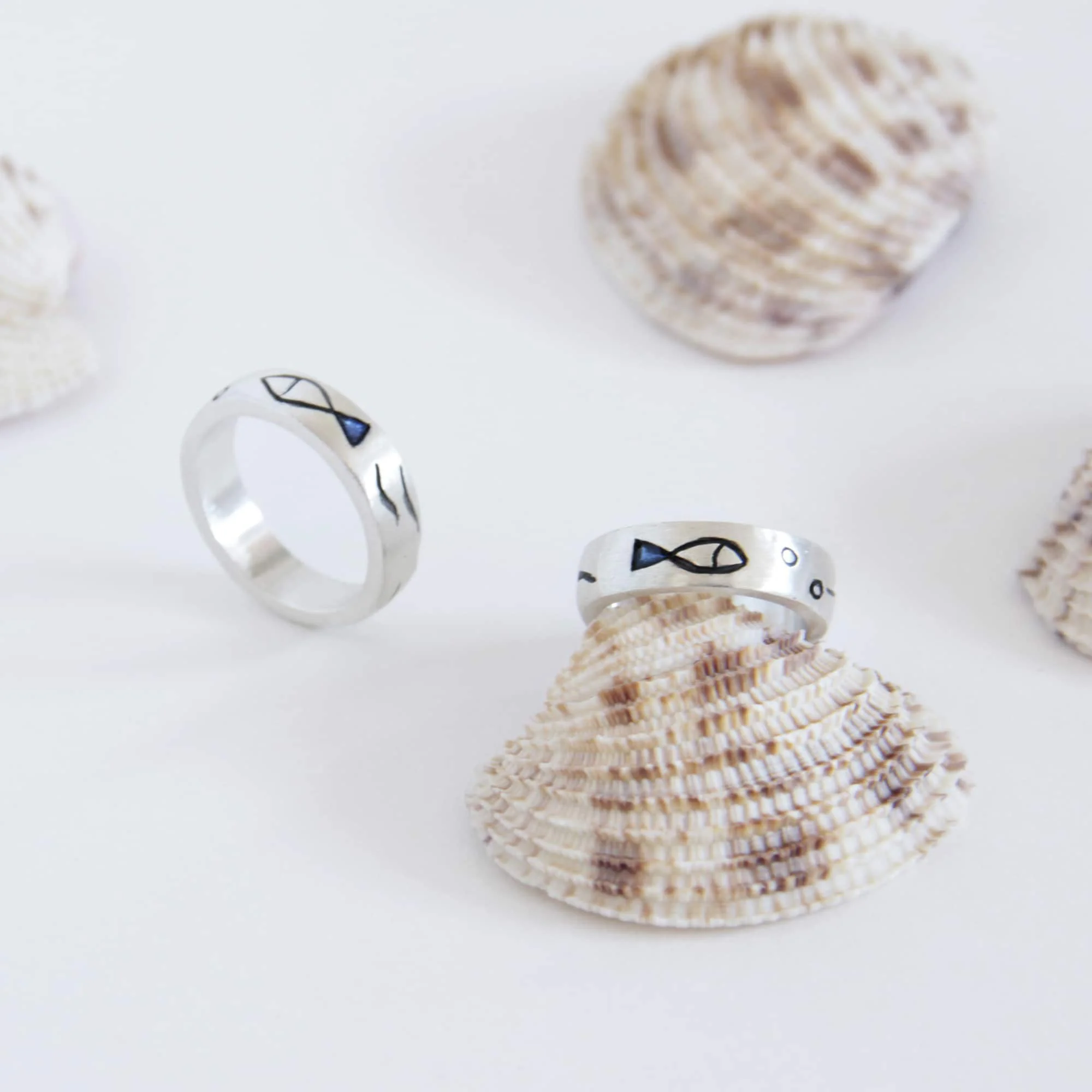 Alianza de plata Sardina Azul. Anillos de boda de Vacía la Nevera