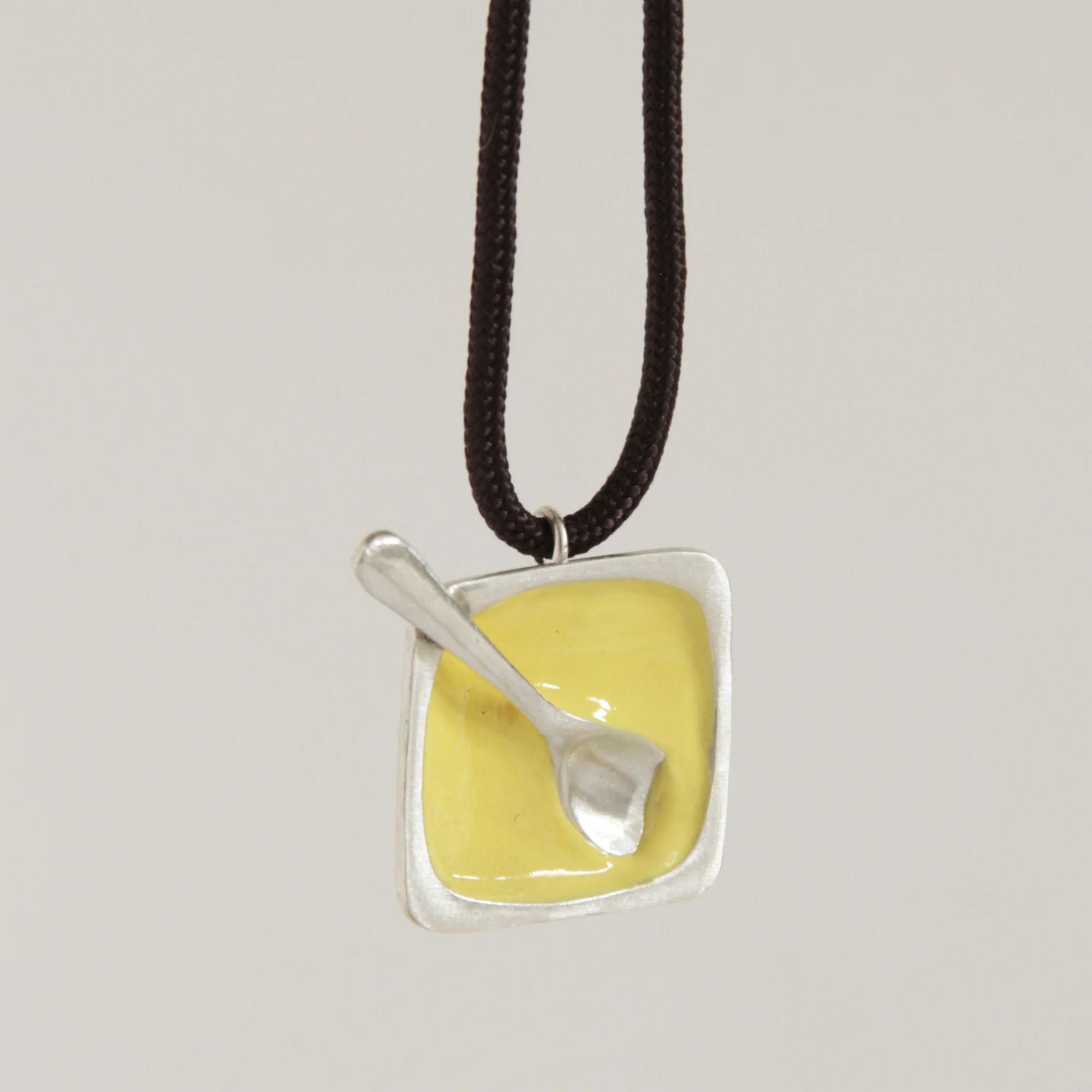 Colgante-plata-natillas-XL-cuchara-2-vacia-la-nevera - Vacía La Nevera Colante de plata Natillas