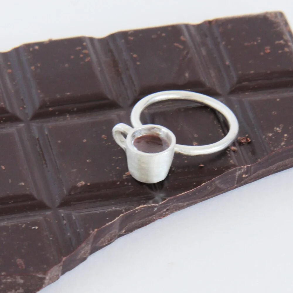 Anillo de plata con forma de taza de café