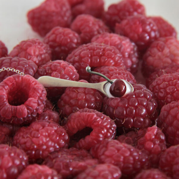 Silver Choker – Spoon with cream and cherry