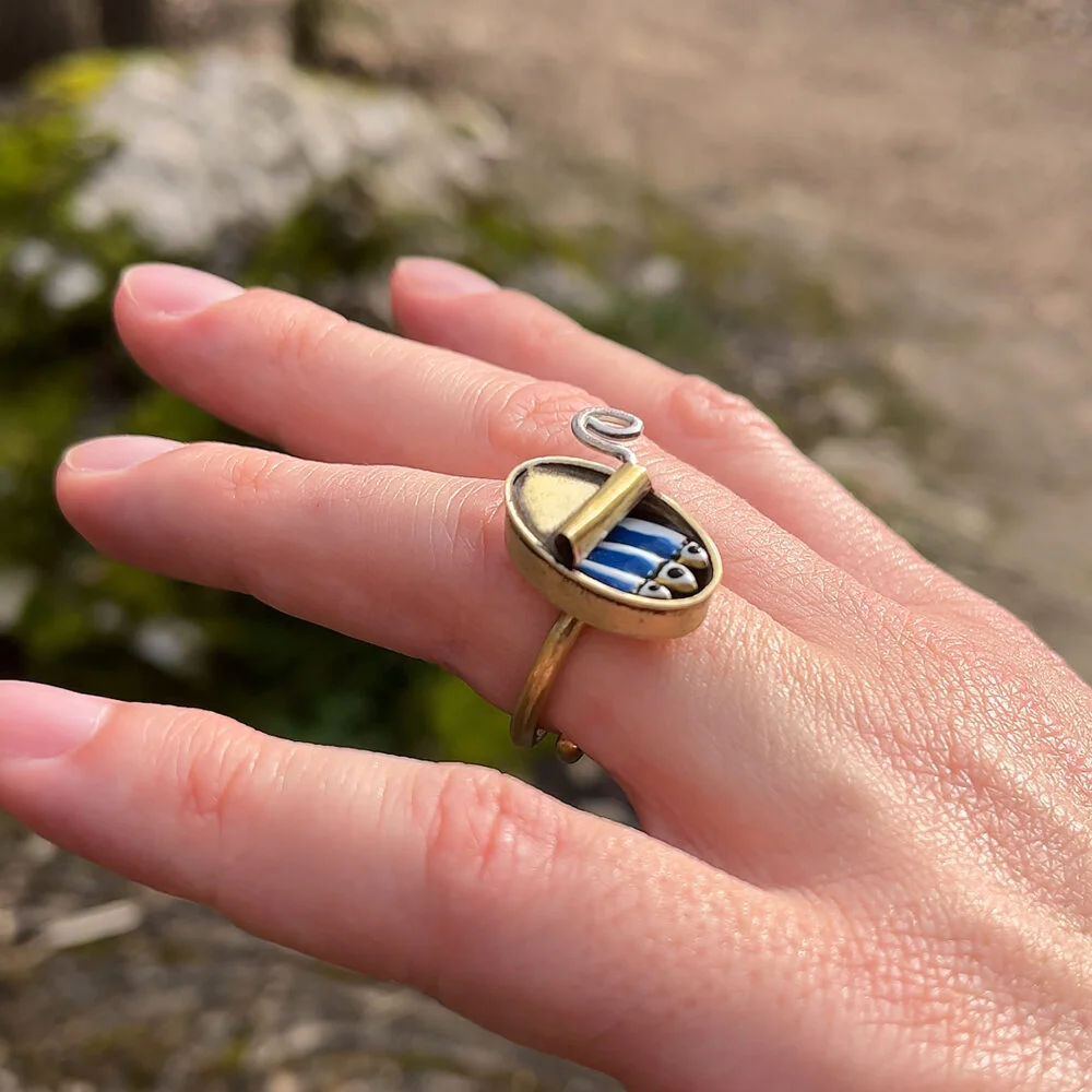 Anillo de latón Lata de Sardinas - Vacía La Nevera Anillo de latón Lata de Sardinas