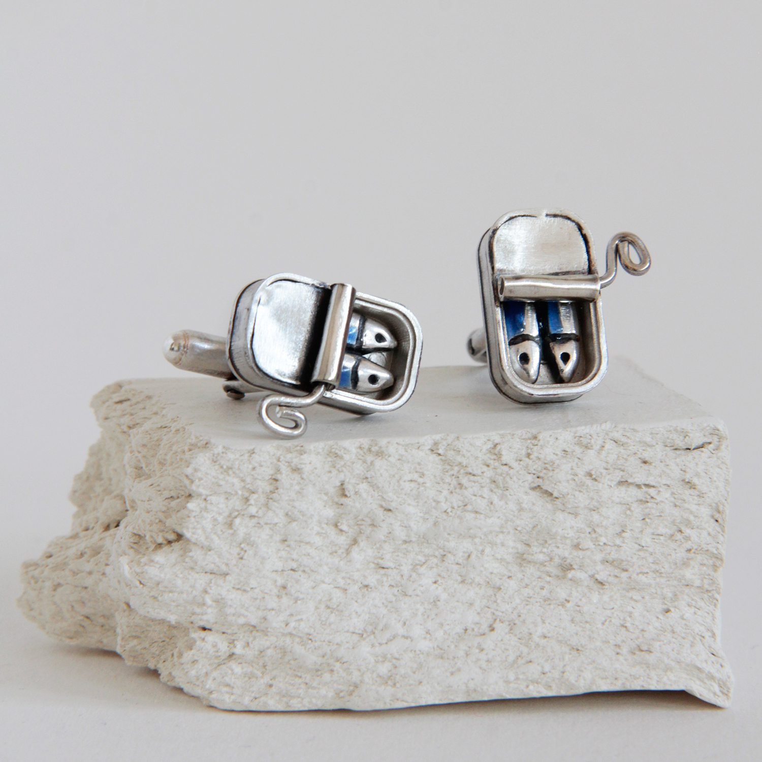 Gemelos de plata Lata de Sardinas - Vacía La Nevera Gemelos de plata Lata de Sardinas