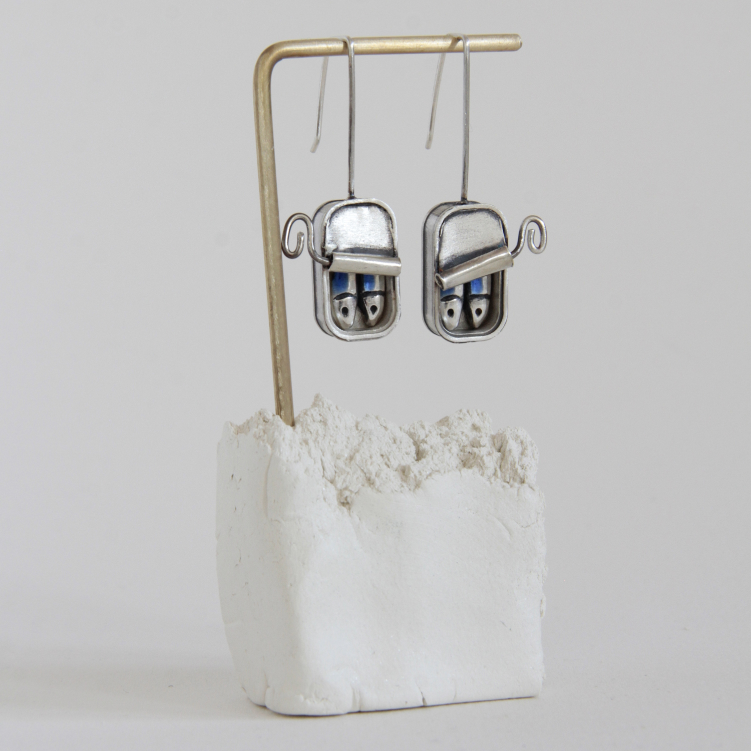 Pendientes-plata-lata-pareja-de-sardinas-2C - Vacía La Nevera Pendientes de plata Lata Pareja de Sadinas